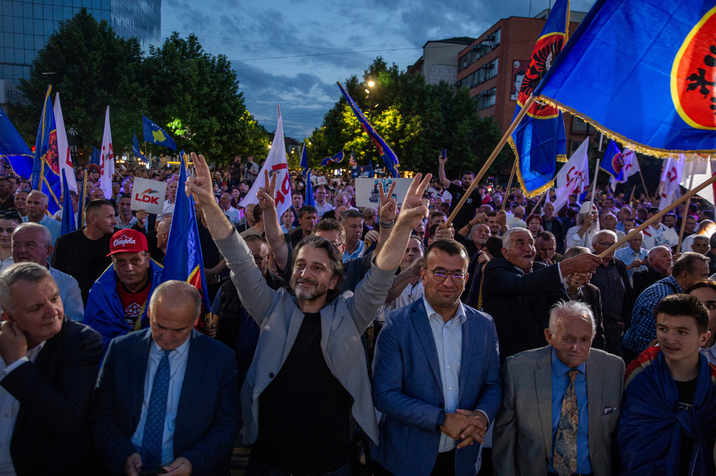 Perparim Rama, mayor of capital Pristina, greets supporters at the closing political rally of the Democratic League of Kosovo (LDK), on Friday, June 5, 2026. AP Photo/Visar Kryeziu)