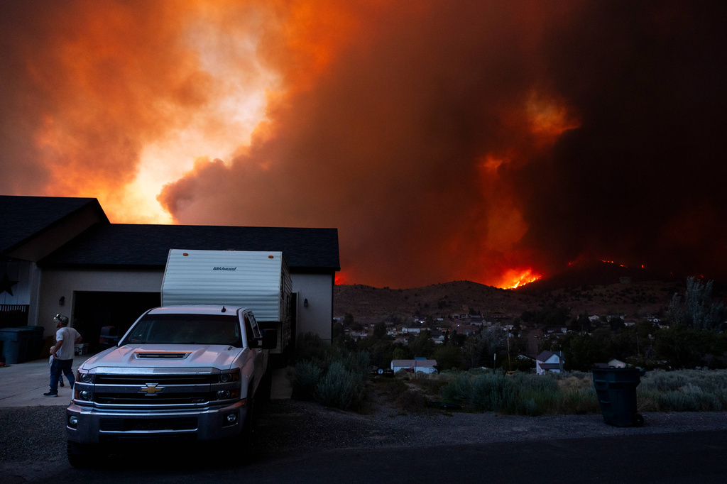 Residents rush to evacuate as winds drive the Iron Fire towards Eureka, Utah on Saturday, June 20, 2026.(The Deseret News via AP)
