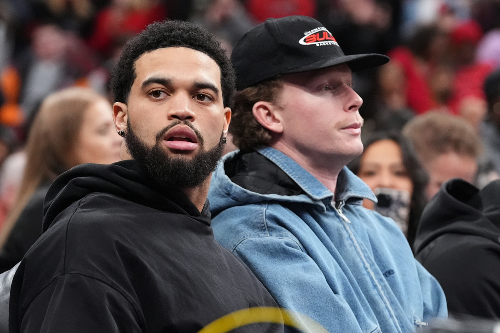 Chicago Bears quarterback Caleb Williams, left, and Chicago Cubs center fielder Pete Crow-Armstrong watch during the first half of an NBA basketball game between the LA Clippers and the Chicago Bulls in Chicago, Tuesday, Jan. 20, 2026. (AP Photo/Nam Y. Huh)