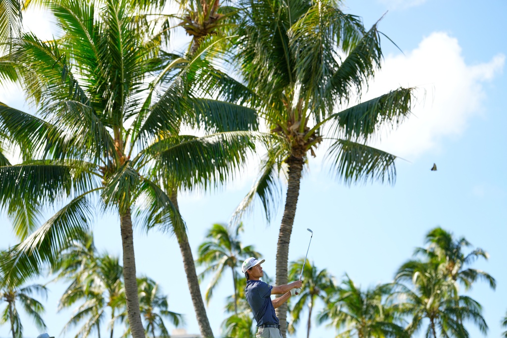 Johnny Keefer watches his shot on the seventh hole during the first round of the Sony Open golf event at the Waialae Country Club in Honolulu, Thursday, Jan. 15, 2026. (AP Photo/Matt York)