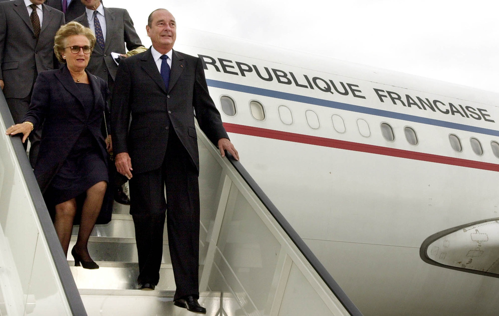 FILE - French President Jacques Chirac and his wife Bernadette arrive at the airport in Hanover, Germany on Sunday, June 25, 2000. (AP Photo/Jens Meyer, File)