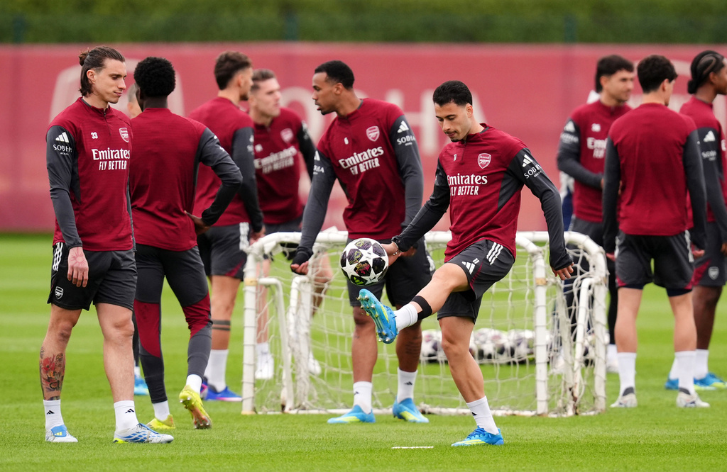 Arsenal's Riccardo Calafiori, left, and Gabriel Martinelli during a training session in London, Tuesday, April 28, 2026. (John Walton/PA via AP)