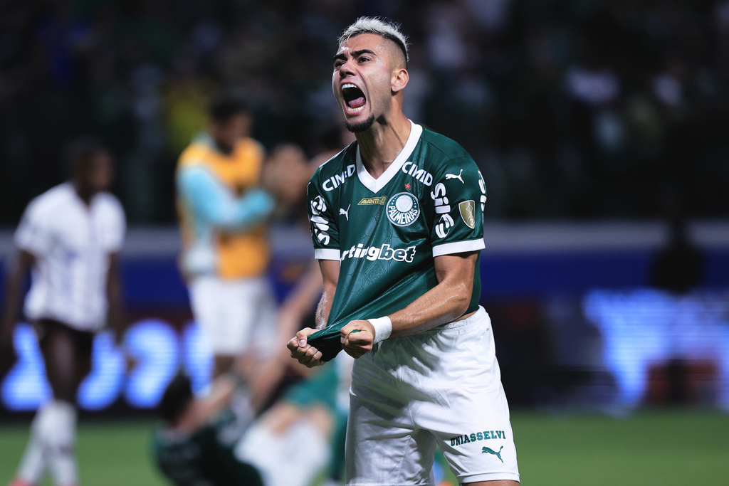 Andreas Pereira of Brazil's Palmeiras celebrates at the end of the Copa Libertadores semifinal second leg soccer match against Ecuador's Liga Deportiva Universitaria in Sao Paulo, Thursday, Oct. 30, 2025. (AP Photo/Ettore Chiereguini)