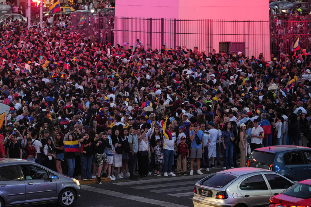 Venezuelans celebrate at the Obelisk in Buenos Aires, Argentina, Saturday, Jan. 3, 2026, after U.S. President Donald Trump announced that President Nicolas Maduro had been captured and flown out of Venezuela. (AP Photo/Natacha Pisarenko)