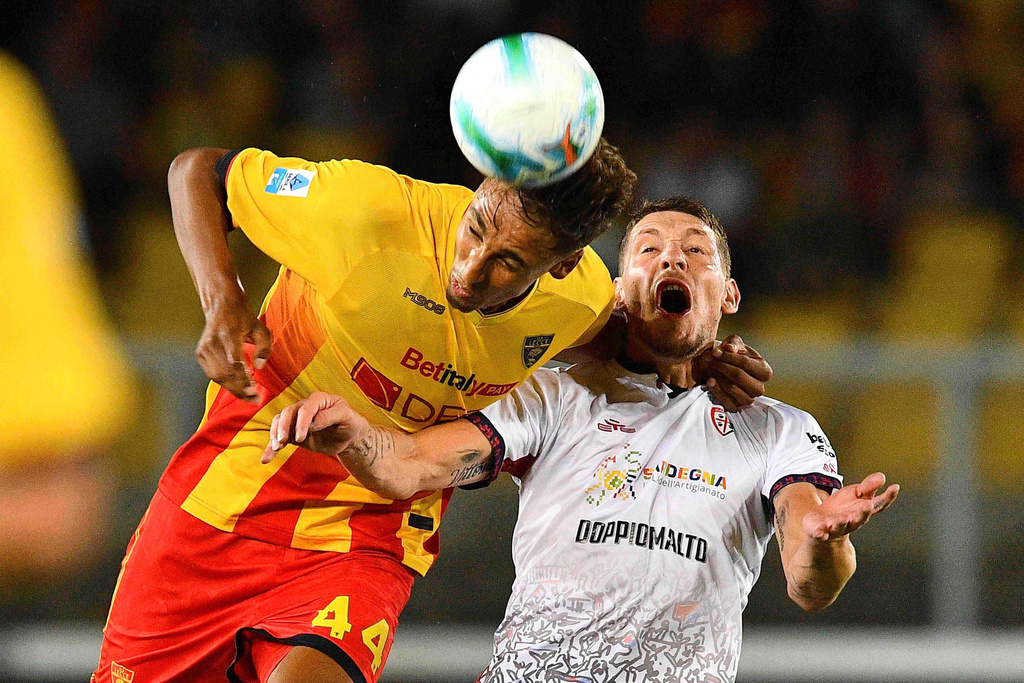 Lecce's central defender Tiago Gabriel, left, and Cagliari's center forward Andrea Belotti battle for the ball during a Serie A soccer match between US Lecce and Cagliari Calcio at the Via del Mare Stadium in Lecce, Italy, Friday, Sept. 19, 2025. (Giovanni Evangelista/LaPresse via AP)