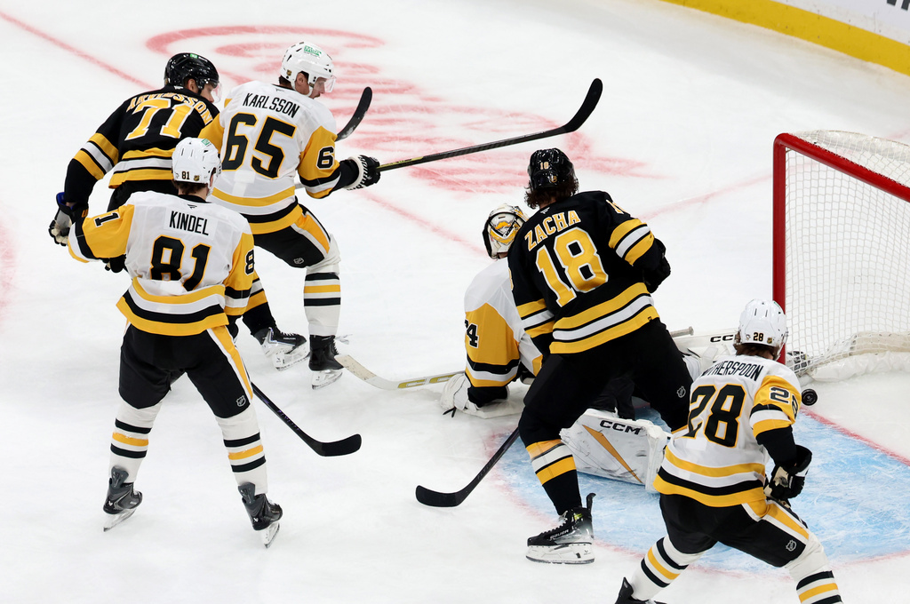 Boston Bruins left wing Viktor Arvidsson (71) scores during the first period of an NHL hockey game against the Pittsburgh Penguins, Sunday, Jan. 11, 2026, in Boston. (AP Photo/Mark Stockwell)