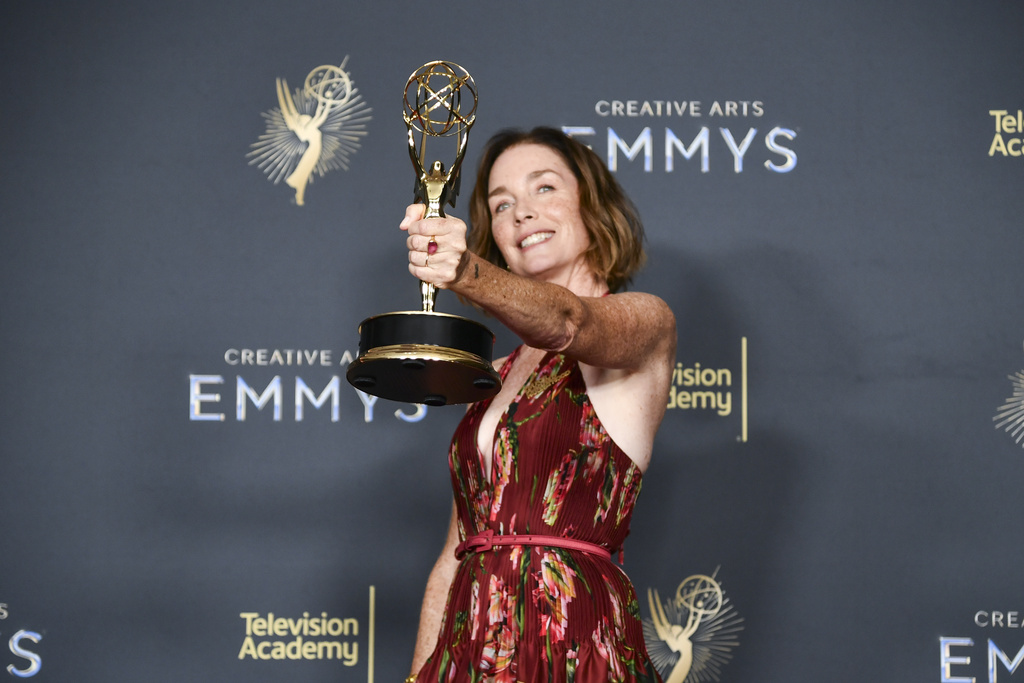 CORRECTS YEAR - Julianne Nicholson poses in the press room with the award for outstanding guest actress in a comedy series for "Hacks" during night one of the Creative Arts Emmy Awards on Saturday, Sept. 6, 2025, in Los Angeles. (Photo by Richard Shotwell/Invision/AP)