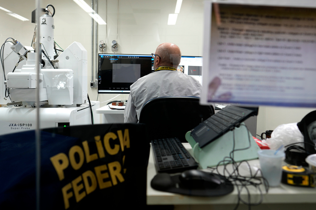 A federal police forensic expert works at an electron microscope analyzing gold samples at the National Institute of Criminalistics in Brasilia, Brazil, Monday, July 13, 2026. (AP Photo/Eraldo Peres)