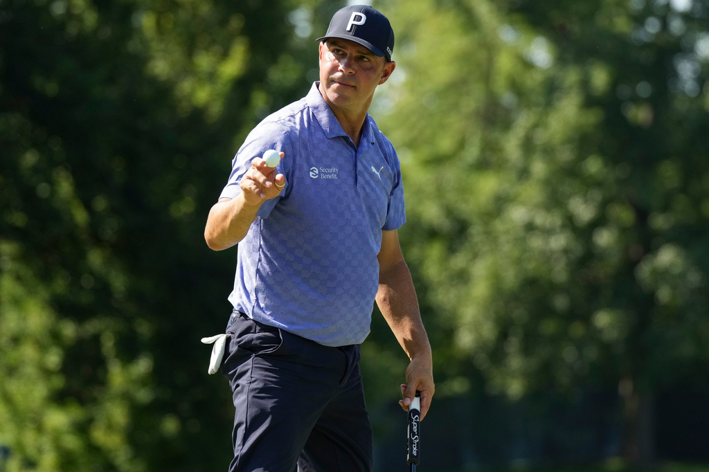 Gary Woodland reacts to hios putt on the 16th green during the second round of the BMW Championship golf tournament, Friday, Aug. 21, 2026, in St. Louis. (AP Photo/Jeff Roberson)
