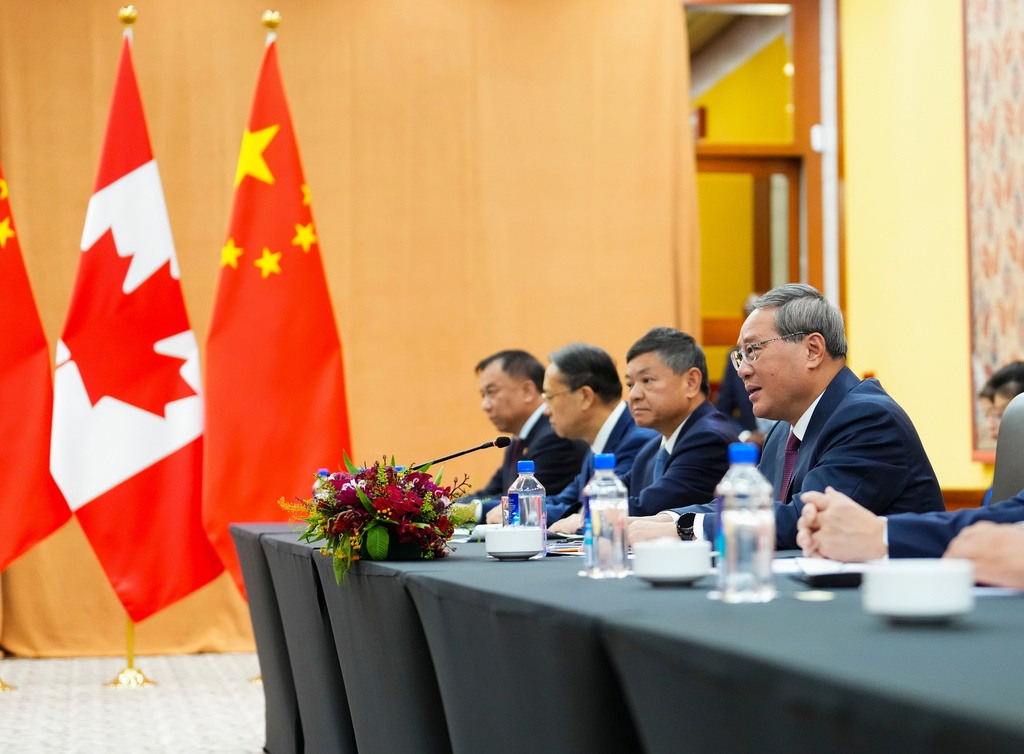 Chinese Premier Li Qiang, right, takes part in a meeting with Canadian Prime Minister Mark Carney on the sidelines of the United Nations General Assembly, in New York, Tuesday, Sept. 23, 2025. (Sean Kilpatrick/The Canadian Press via AP)