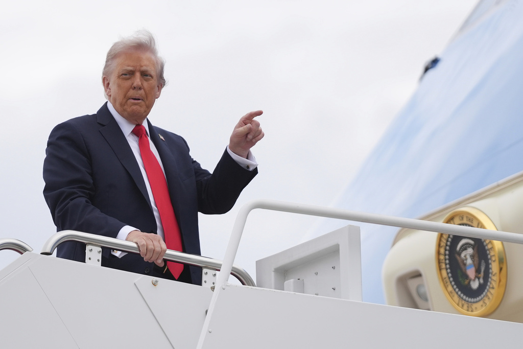 President Donald Trump boards Air Force One, Tuesday, Sept. 16, 2025, in Joint Base Andrews, Md. (AP Photo/Evan Vucci)