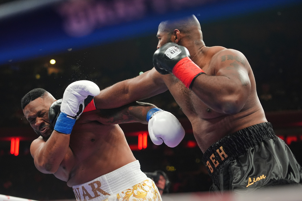Kingsley Ibeh, right, punches Jarrell Miller during a heavyweight boxing match Saturday, Jan. 31, 2026, in New York. (AP Photo/Frank Franklin II)