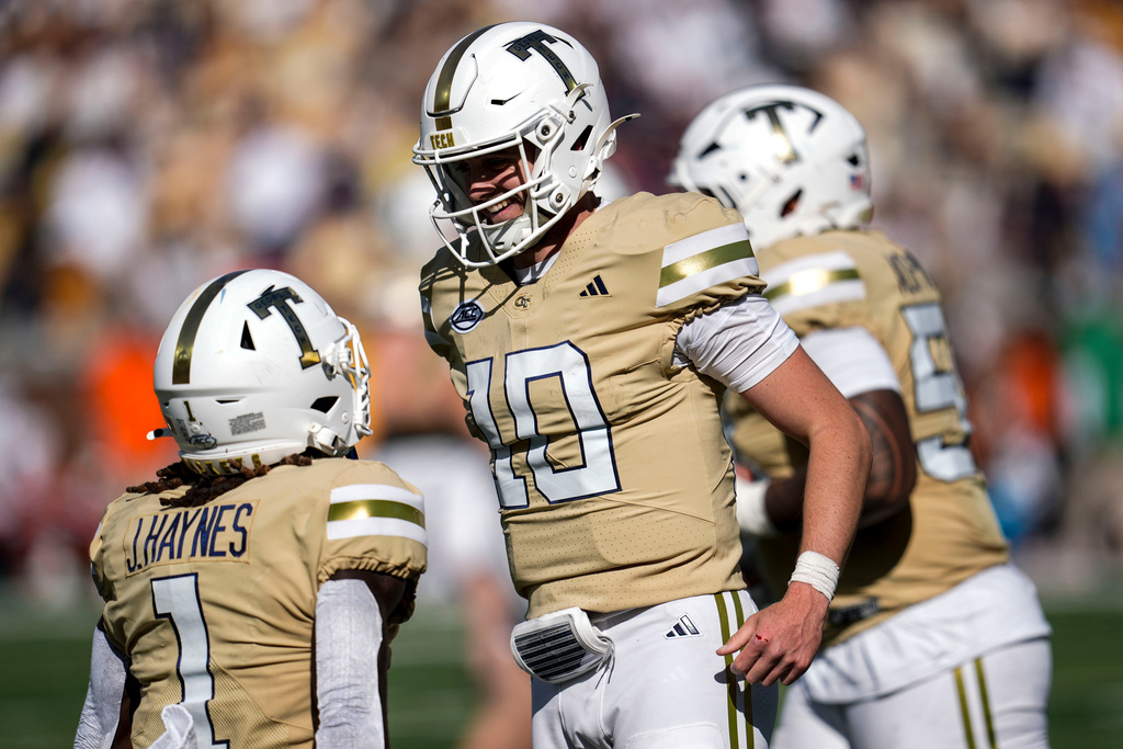 Georgia Tech quarterback Haynes King (10) celebrates his touchdown against the Syracuse during the second half of an NCAA college football game, Saturday, Oct. 25, 2025, in Atlanta. (AP Photo/Mike Stewart)