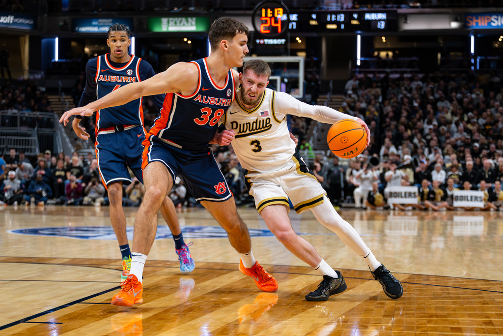 Purdue guard Braden Smith (3) makes contact with the defense of Auburn forward Filip Jovic (38) during the first half of an NCAA college basketball game, Saturday, Dec. 20, 2025, in Indianapolis (AP Photo/Doug McSchooler)