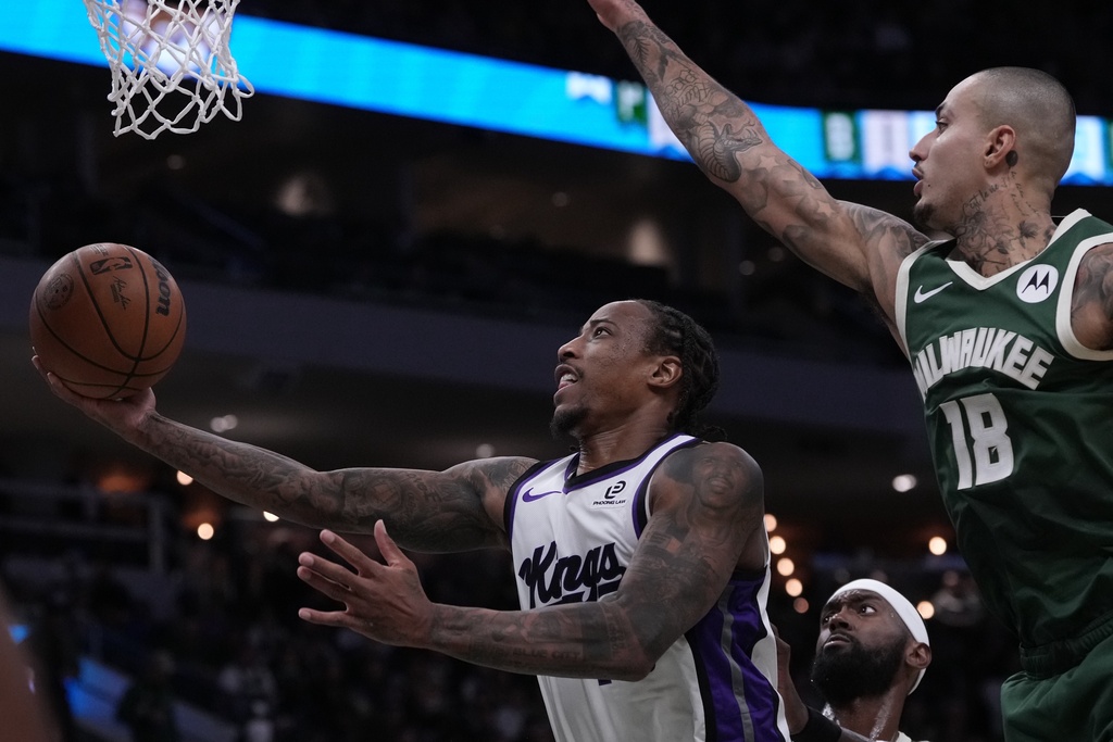 Sacramento Kings' DeMar DeRozan shoots past Milwaukee Bucks' Kyle Kuzma during the first half of an NBA basketball game Saturday, Nov. 1, 2025, in Milwaukee. (AP Photo/Morry Gash)