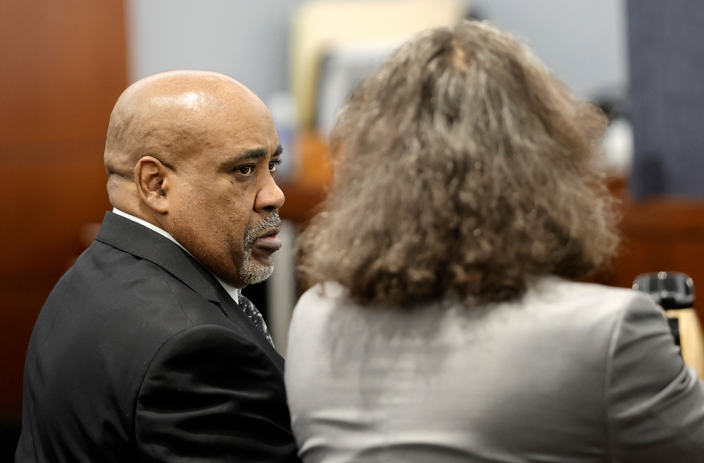 Duane Davis, left, listens to his attorney Michael Sanft during Davis' murder trial, related to the 1996 killing of rapper Tupac Shakur, in Clark County District Court at the Regional Justice Center in Las Vegas, Thursday, Aug. 20, 2026. (Steve Marcus/Pool Photo via AP