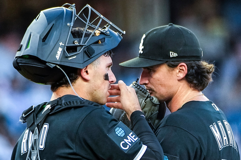 Chicago White Sox pitcher Davis Martin, right, speaks with catcher Drew Romo during the third inning of a baseball game against the New York Yankees, Tuesday, June 16, 2026, in New York. (AP Photo/Eduardo Munoz Alvarez)