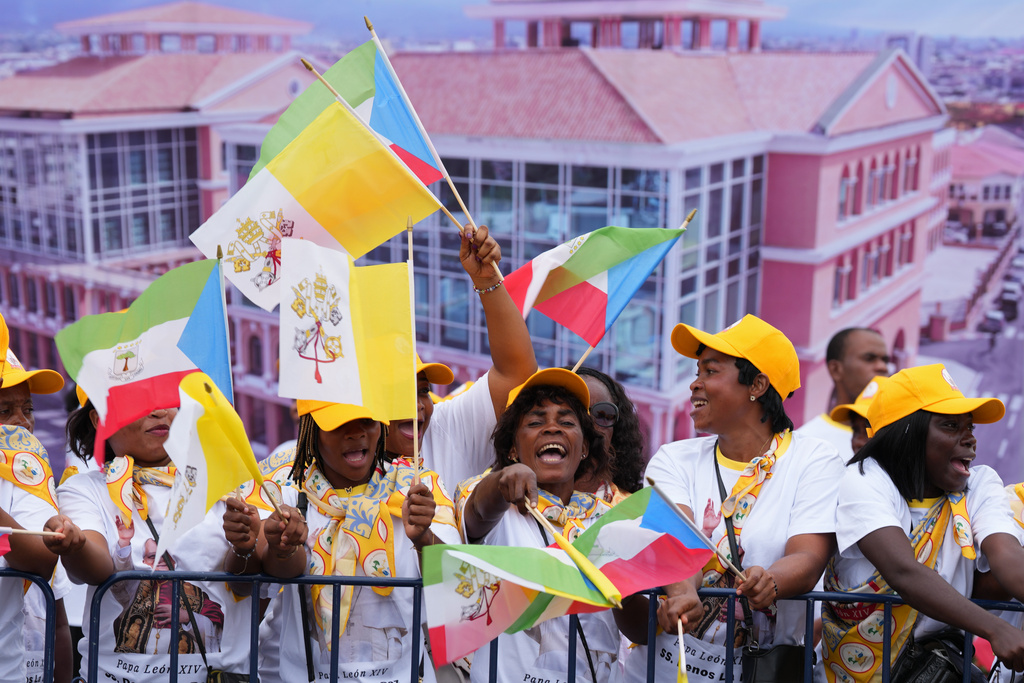 Faithful wait for the arrival of Pope Leo XIV at the airport in Malabo, Equatorial Guinea, Tuesday, April 21, 2026. (AP Photo/Misper Apawu)