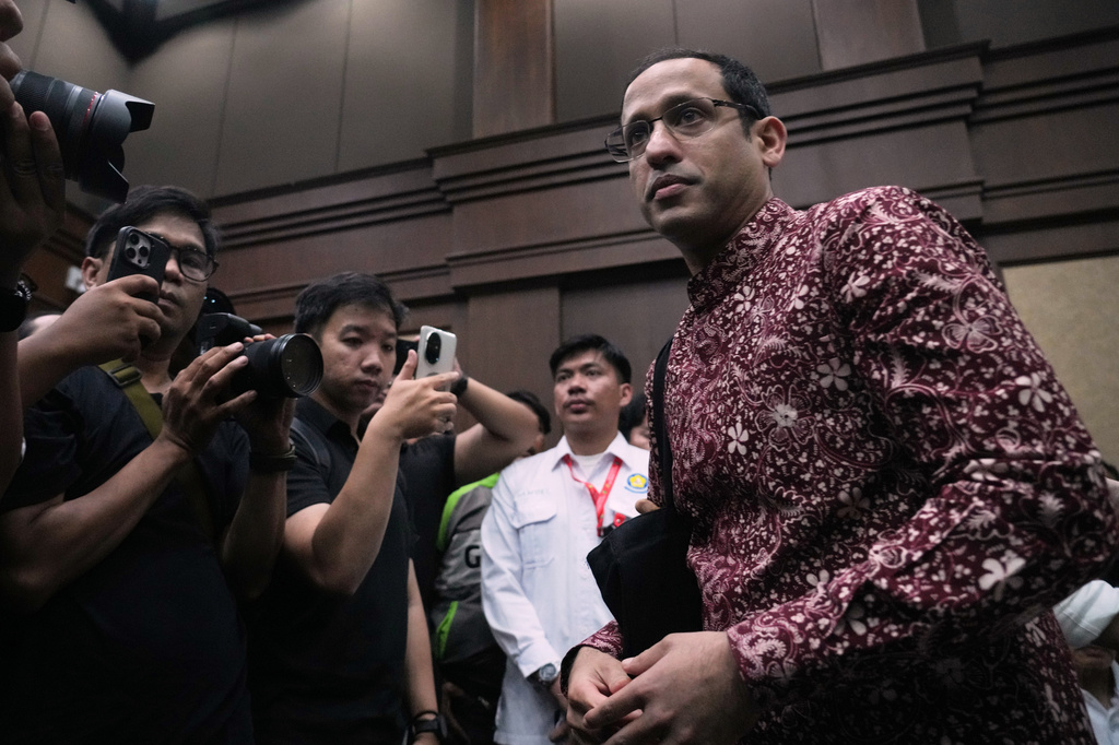 Nadiem Anwar Makarim, right, the co-founder of Indonesia's payments platform and ride hailing company Gojek and former education minister, enters the courtroom for his trial hearing at the Corruption Court in Jakarta, Indonesia Wednesday, May 13, 2026. (AP Photo/Tatan Syuflana)