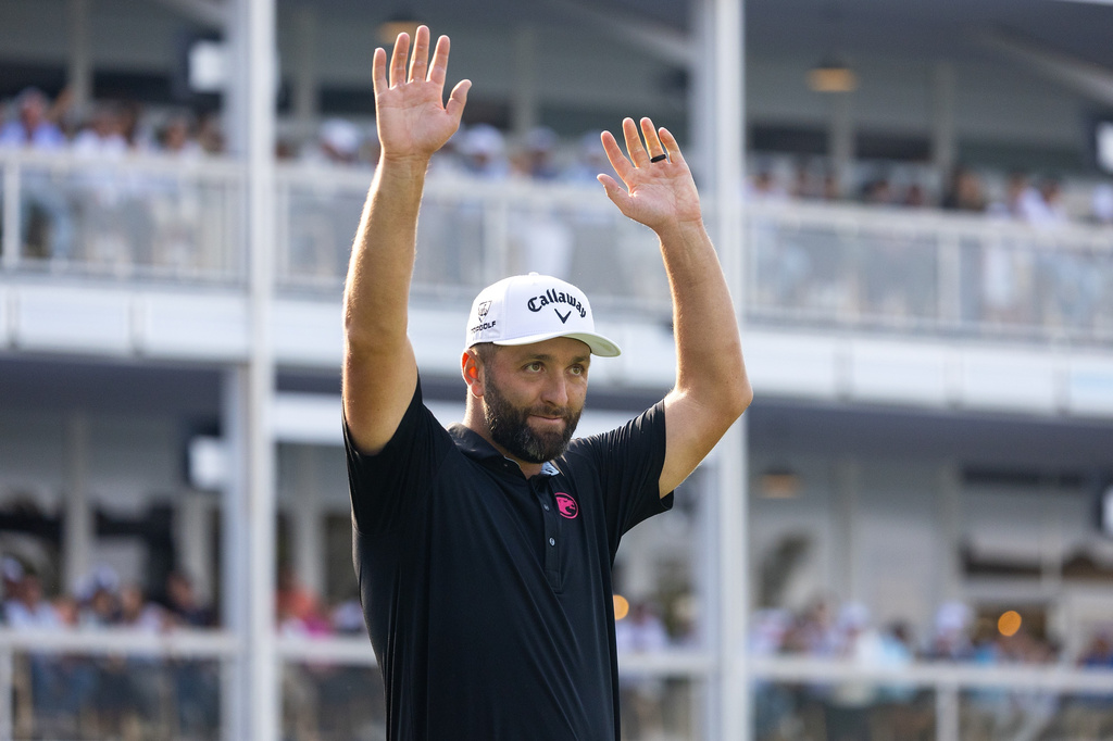 First-place individual champion captain Jon Rahm, of Legion XIII, celebrates on the 18th green after the final round of LIV Golf Mexico City at Club de Golf Chapultepec, Sunday, April 19, 2026, in Naucalpan, Mexico. (Jon Ferrey/LIV Golf via AP)