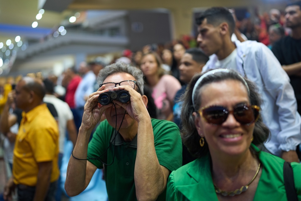 Spectators watch horse racing during the 56th Jockey Challenge at the Rinconada racetrack in Caracas, Venezuela, Sunday, Dec. 14, 2025. (AP Photo/Ariana Cubillos)