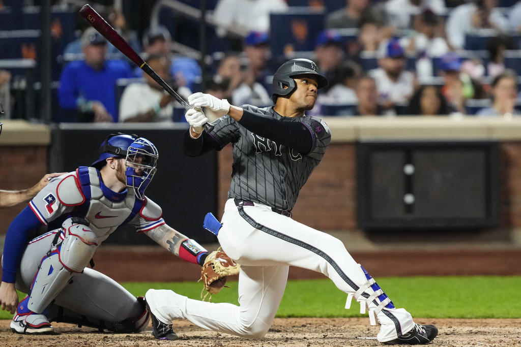 New York Mets' Juan Soto hits a single during the ninth inning of a baseball game against the Texas Rangers, Saturday, Sept. 13, 2025, in New York. (AP Photo/Yuki Iwamura)