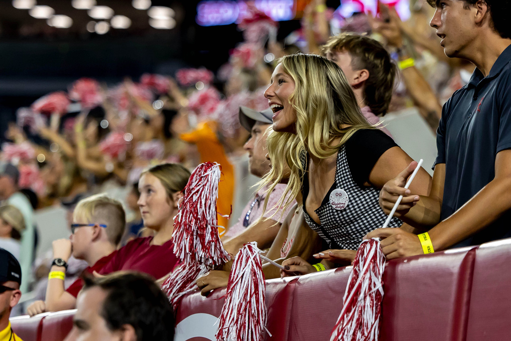 Alabama fans cheer during the first half of an NCAA college football game against Tennessee, Saturday, Oct. 18, 2025, in Tuscaloosa, Ala. (AP Photo/Vasha Hunt)