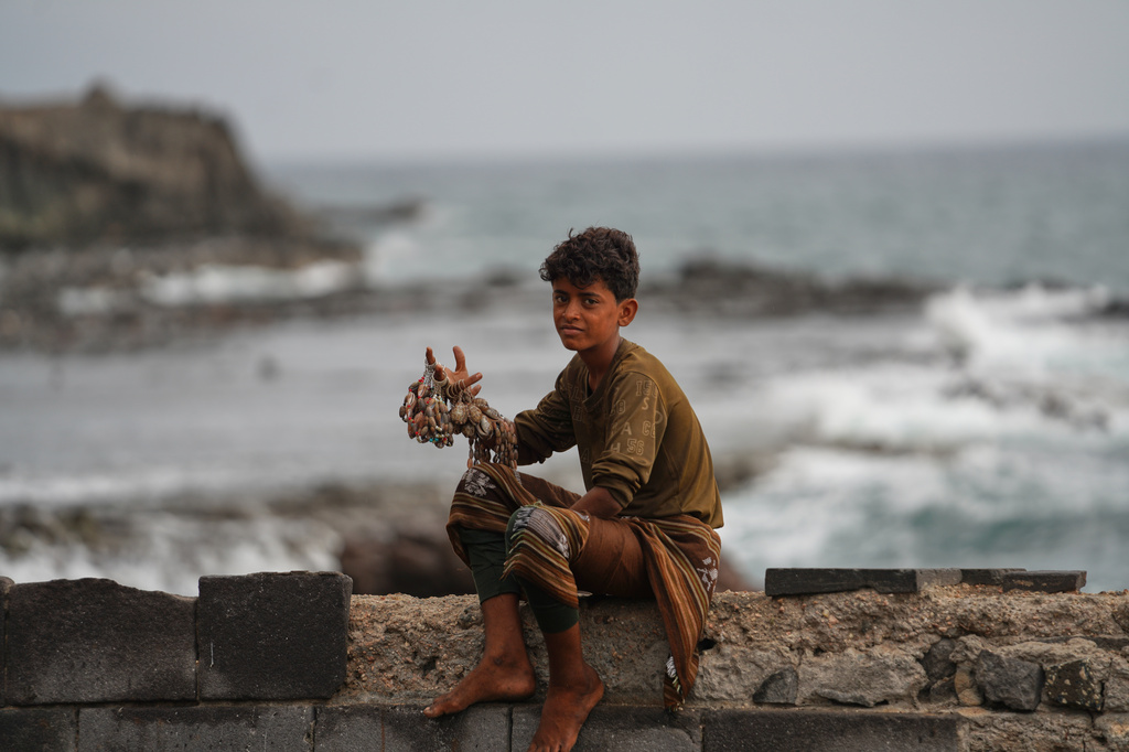 A boy displays seashells souveniers to sell at Sirah fish market in Aden, Yemen, Tuesday, Sept. 15, 2026. (AP Photo/Abdulnasser Alseddik)