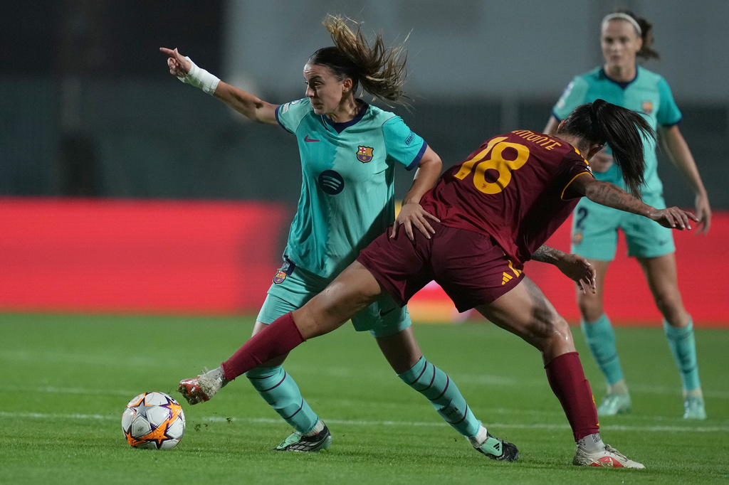 Barcelona's Clara Serrajordi, left, and Roma's Martina Piemonte battle for the ball during the Women's Champions League soccer match between Roma and Barcelona in Rome, Italy, Wednesday, Sept. 30, 2026. (Alfredo Falcone/LaPresse via AP)