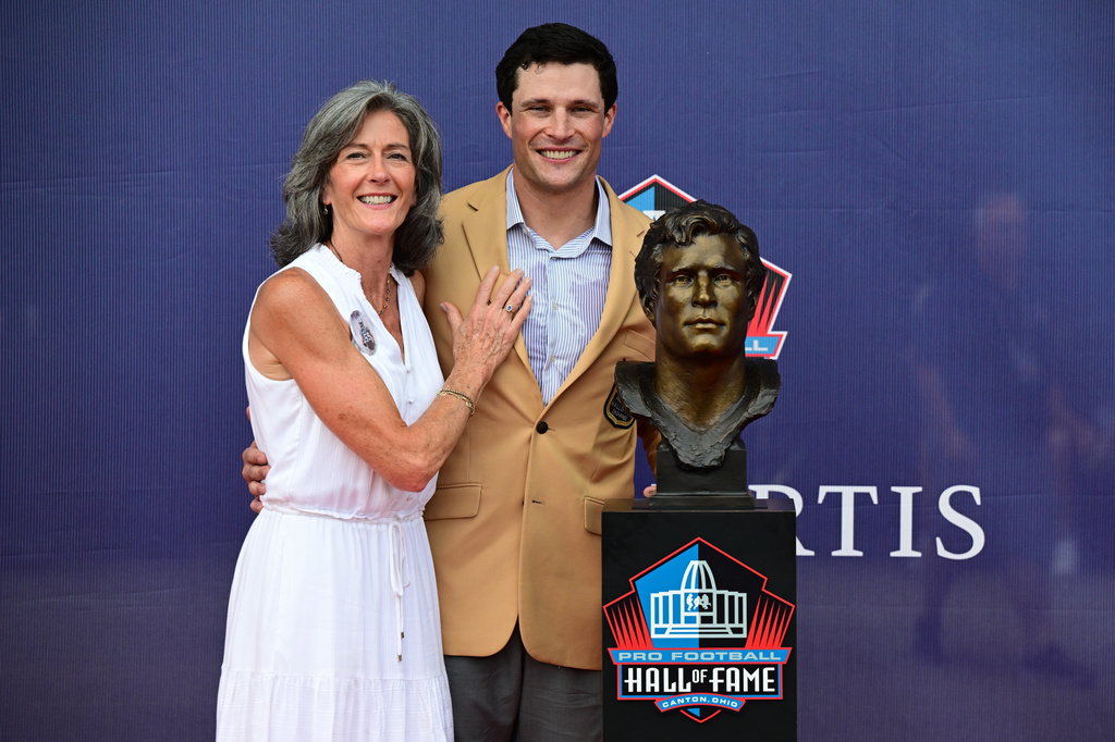Former NFL player Luke Kuechly, left, poses with his mother, Eileen Kuechly, during the Pro Football Hall of Fame induction ceremony at the Pro Football Hall of Fame, in Canton, Ohio, Saturday, Aug. 8, 2026. (AP Photo/David Dermer)