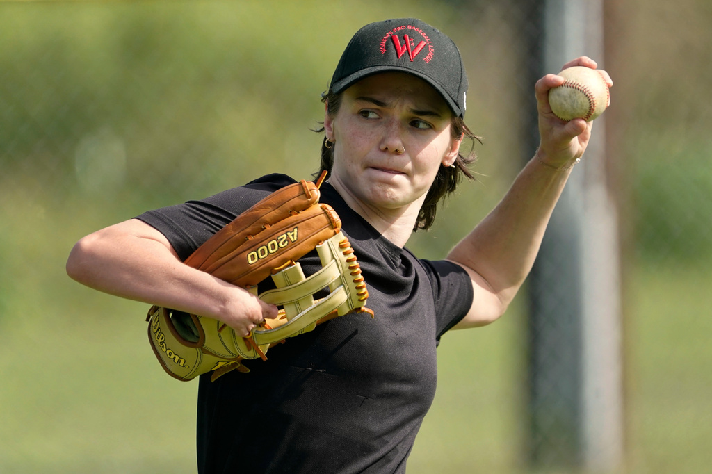 Brittany Apgar, who was born without a right hand, practices at a field in Greensboro, N.C., Wednesday, July 22, 2026 before joining the Los Angeles team in the Women's Pro Baseball League. (AP Photo/Chuck Burton)
