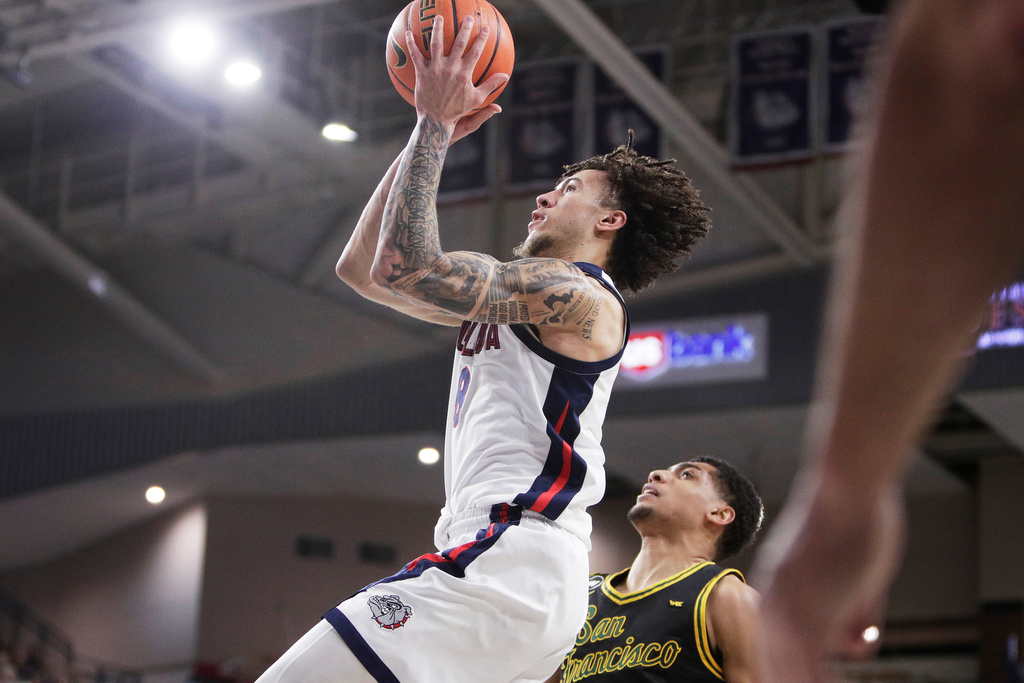 Gonzaga guard Jalen Warley (8) shoots next to San Francisco forward Veniamin Abosi shoots during the first half of an NCAA college basketball game against San Francisco, Saturday, Jan. 24, 2026, in Spokane, Wash. (AP Photo/Young Kwak)