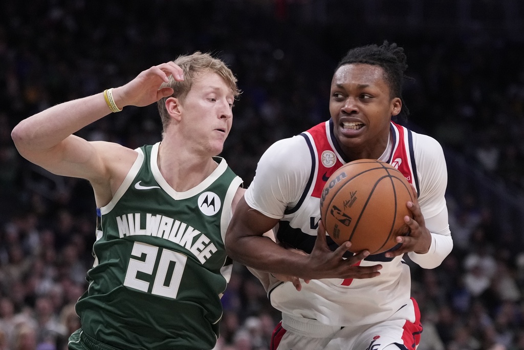 Washington Wizards' Bub Carrington tries to get past Milwaukee Bucks' AJ Green during the first half of an NBA basketball game Wednesday, Oct. 22, 2025, in Milwaukee. (AP Photo/Morry Gash)