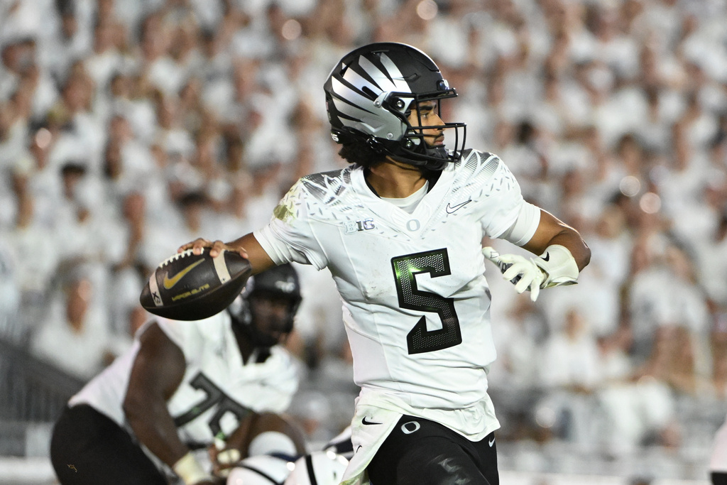 Oregon quarterback Dante Moore (5) looks to against Penn State during the second quarter of an NCAA college football game, Saturday, Sept. 27, 2025, in State College, Pa. (AP Photo/Barry Reeger)