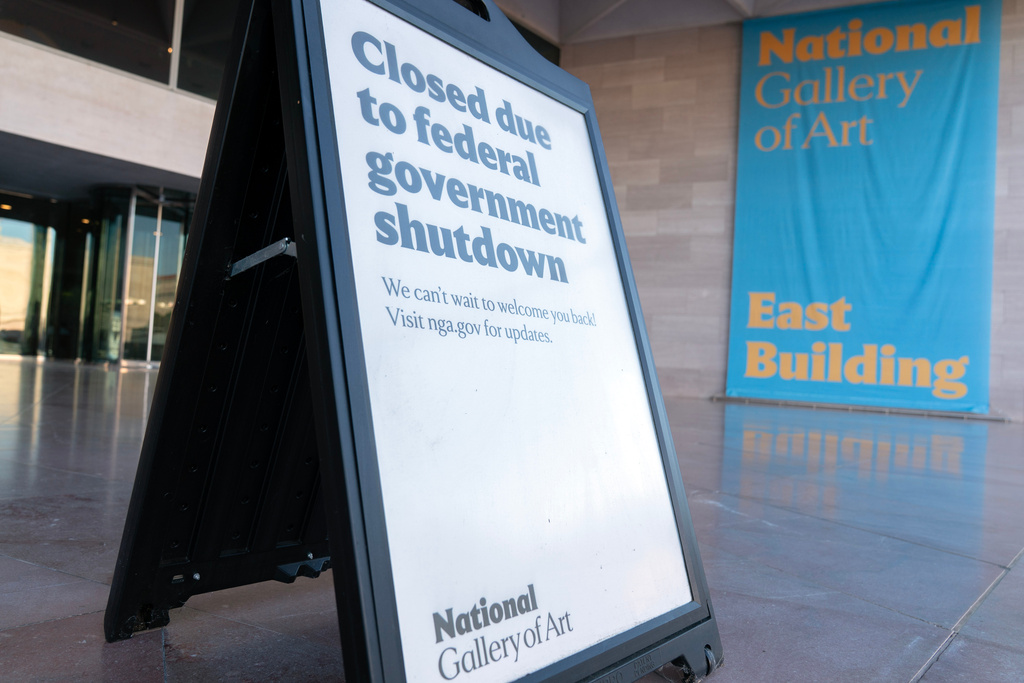 A sign that reads "Closed due to federal government shutdown," is seen outside of the National Gallery of Art on the 6th day of the government shutdown, in Washington, Monday, Oct. 6, 2025. (AP Photo/Jose Luis Magana)