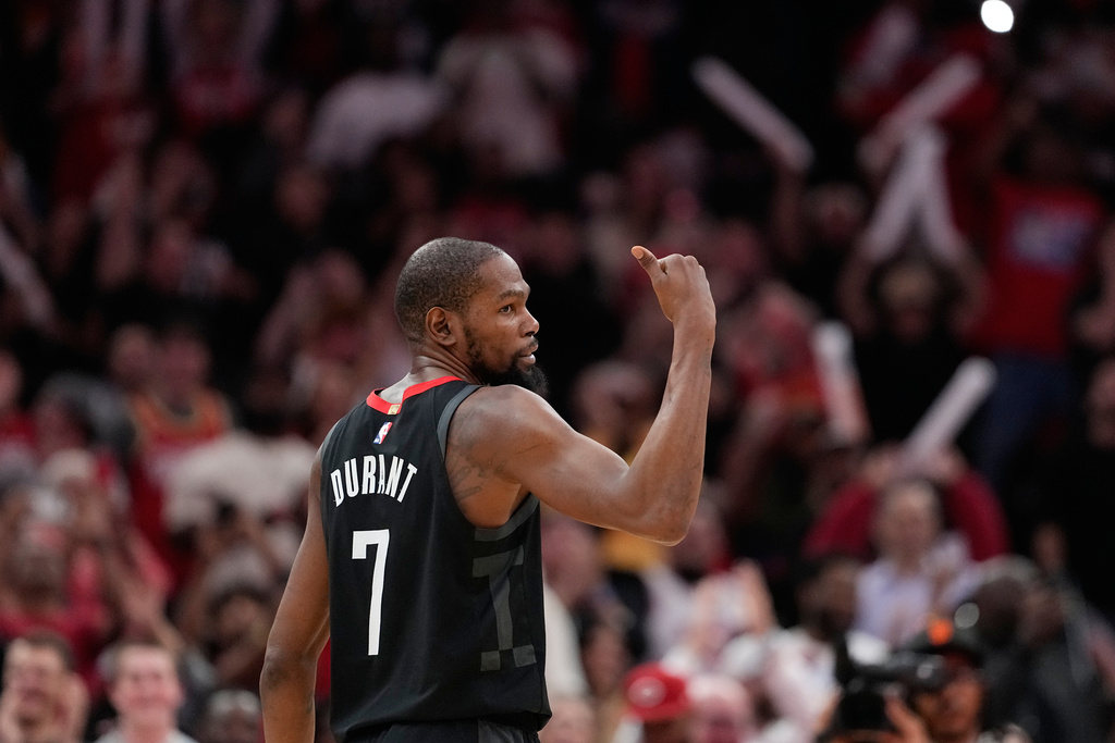 Houston Rockets' Kevin Durant (7) celebrates after making a game-winning 3-point basket against the Phoenix Suns during the second half of an NBA basketball game Monday, Jan. 5, 2026, in Houston. (AP Photo/David J. Phillip)