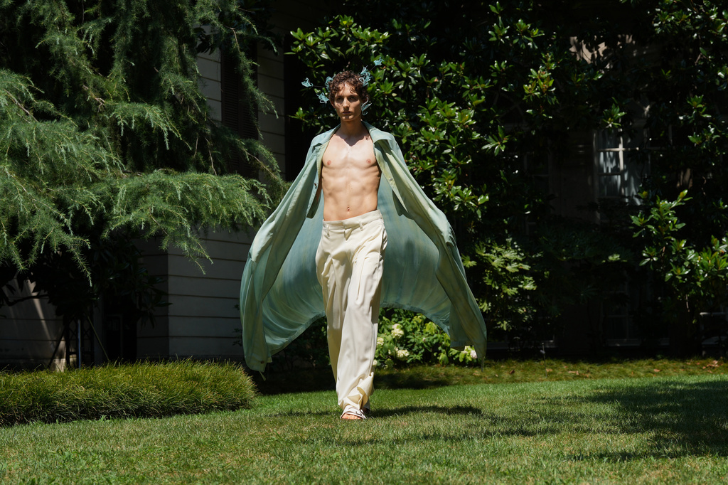 A model wears a creation as part of the Shinyakozuka Spring/Summer 2027 collection, presented in Milan, Italy, Monday, June 22, 2026. (AP Photo/Antonio Calanni)