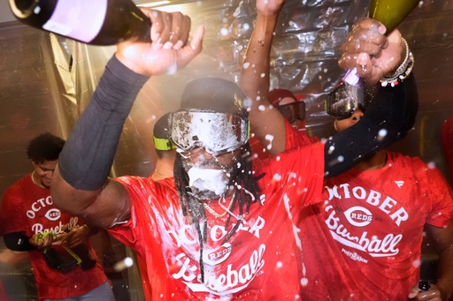 Cincinnati Reds' Elly De La Cruz celebrates after making it into the playoffs after a baseball game against the Milwaukee Brewers Sunday, Sept. 28, 2025, in Milwaukee. (AP Photo/Morry Gash) Cincinnati Reds' Elly De La Cruz celebrates after making it into the playoffs after a baseball game against the Milwaukee Brewers Sunday, Sept. 28, 2025, in Milwaukee. (AP Photo/Morry Gash)
