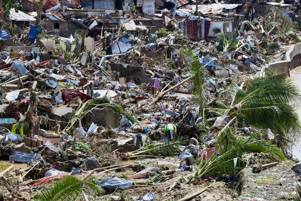 Residents return to what remains of their homes after Typhoon Kalmaegi caused devastation in communities along the Mananga River in Talisay City, Cebu province, central Philippines, Wednesday, Nov. 5, 2025. (AP Photo/Jacqueline Hernandez)