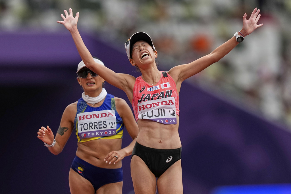 Japan's Nanako Fujii beats Ecuador's Paula Milena Torres to the bronze medal in the women's 20 kilometers race walk at the World Athletics Championships in Tokyo, Saturday, Sept. 20, 2025. (AP Photo/Petr David Josek)