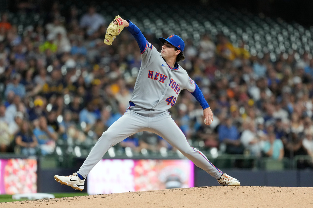 New York Mets' Zac Thornton pitches during the first inning of a baseball game against the Milwaukee Brewers, Tuesday, July 21, 2026, in Milwaukee. (AP Photo/Aaron Gash)