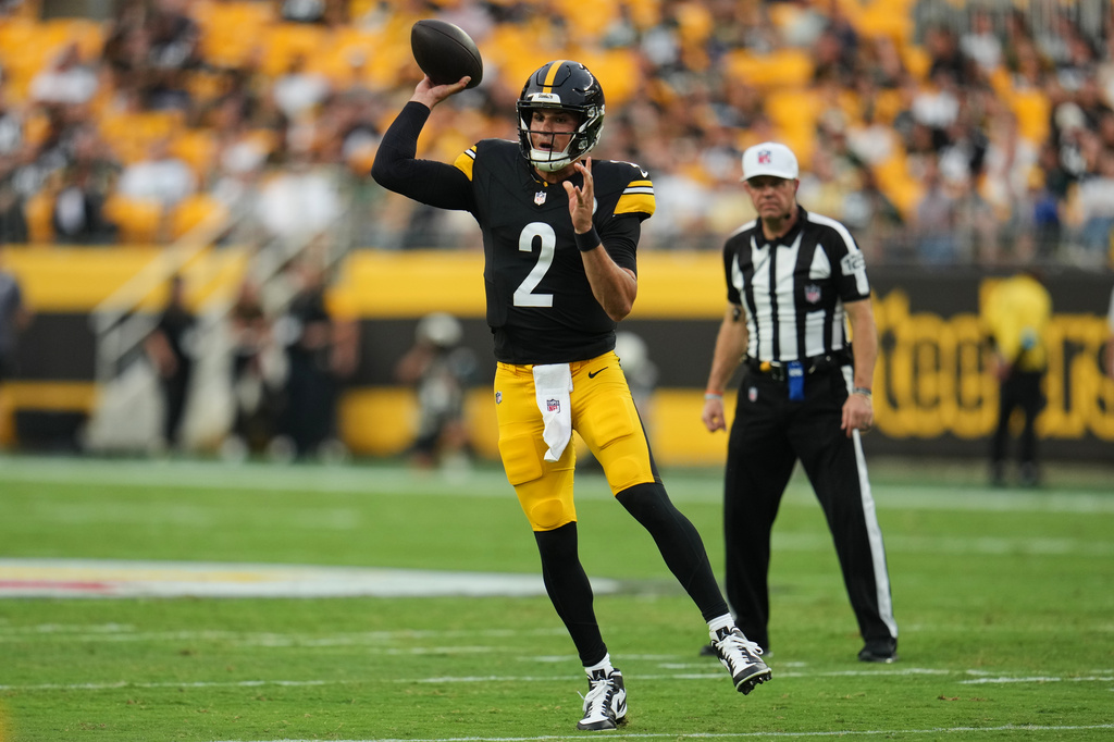 Pittsburgh Steelers quarterback Mason Rudolph throws a pass in the first half of a preseason NFL football game against the Green Bay Packers in Pittsburgh, Thursday, Aug. 13, 2026. (AP Photo/Gene J. Puskar)