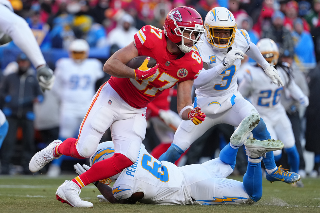 FILE - Kansas City Chiefs tight end Travis Kelce catches a pass against the Los Angeles Chargers during an NFL football game, Dec, 14, 2025, in Kansas City, Mo. (AP Photo/Ed Zurga, File)
