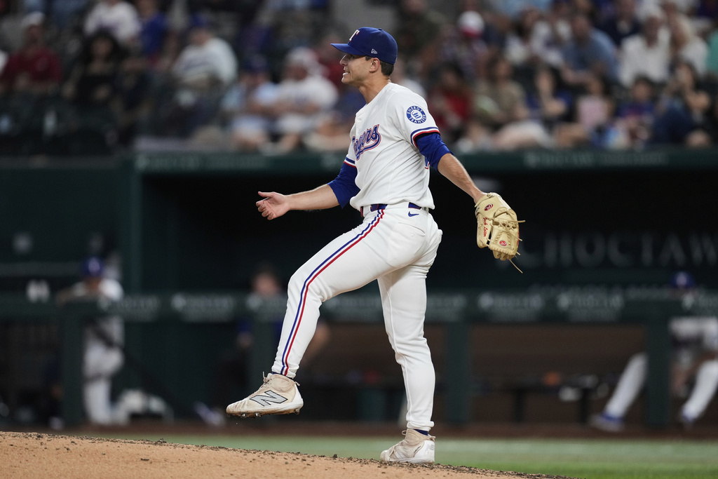 Texas Rangers starting pitcher Jack Leiter reacts after throwing a pitch to Cleveland Guardians' David Fry in the seventh inning of a baseball game Saturday, Aug. 23, 2025, in Arlington, Texas. (AP Photo/Tony Gutierrez)