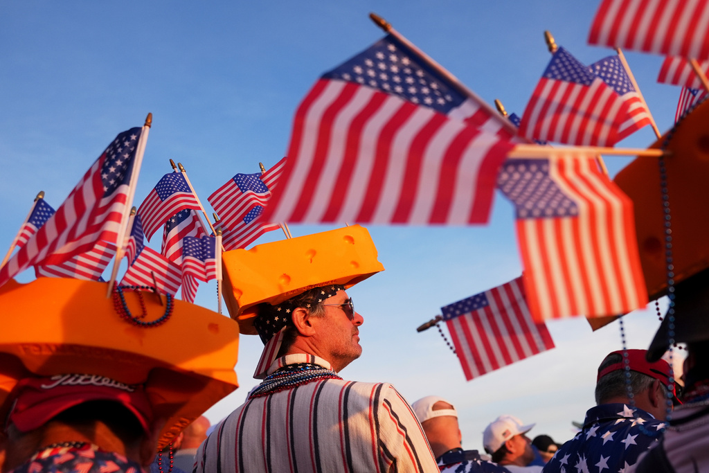 Fans watch on the first hole at Bethpage Black golf course during the Ryder Cup golf tournament, Saturday, Sept. 27, 2025, in Farmingdale, N.Y. (AP Photo/Lindsey Wasson)