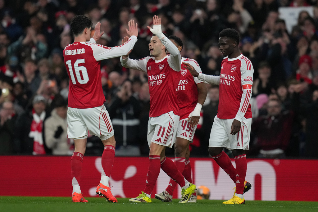 Arsenal's Gabriel Martinelli, center, celebrates with teammates after scoring their side's second goal during the English FA Cup soccer match between Arsenal and Wigan Athletic in London, Sunday, Feb. 15, 2026.(AP Photo/Maja Smiejkowska)