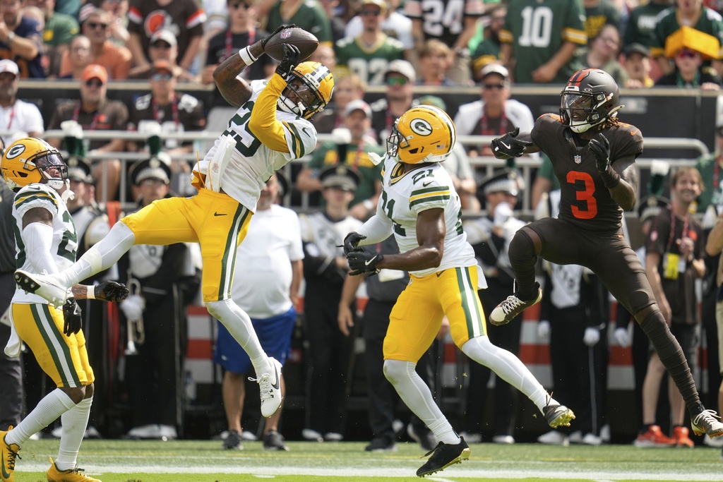 Green Bay Packers' Xavier McKinney intercepts a pass in front of Cleveland Browns' Jerry Jeudy during the first half of an NFL football game Sunday, Sept. 21, 2025, in Cleveland. (AP Photo/Sue Ogrocki)