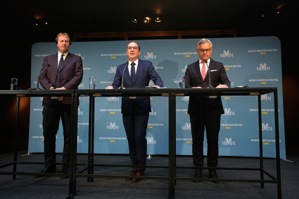 German Interior Minister Alexander Dobrindt, center, European Commissioner for Internal Affairs and Migration, Magnus Brunner, right, and Minister for Justice, Home Affairs and Migration Jim O'Callaghan, left, brief the media before the Munich Migration Meeting in Munich, Germany, Saturday, Sept. 26, 2026. (AP Photo/Matthias Schrader)