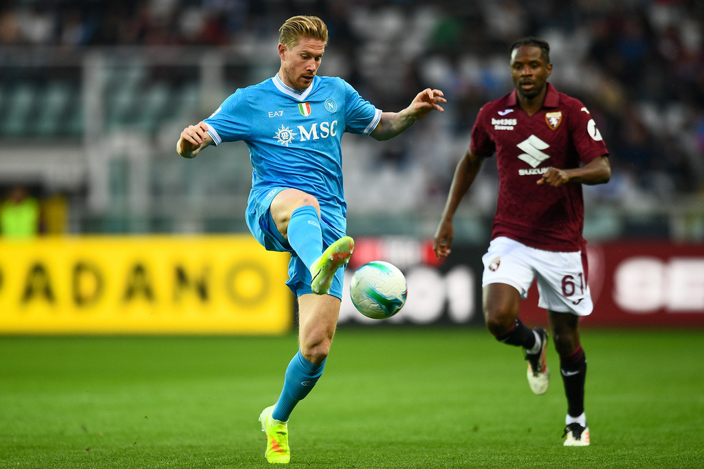 Napoli's Kevin De Bruyne controls the ball during a Serie A soccer match between Torino FC and Napoli, Saturday, Oct. 18, 2025, in Turin, Italy. (Alberto Gandolfoi/LaPresse via AP)