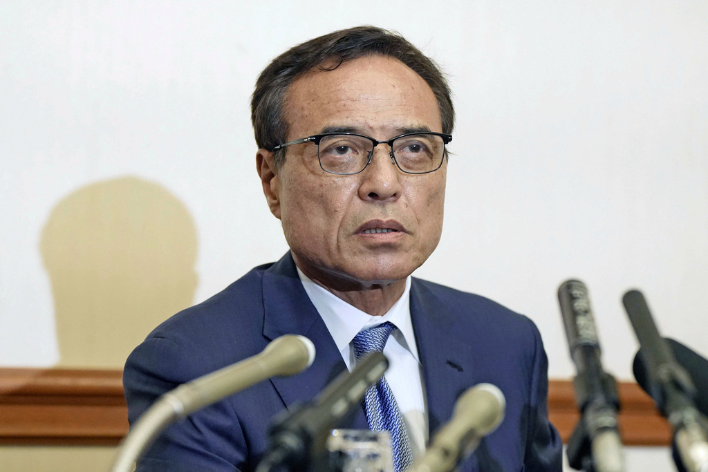 Chairperson of Keizai Doyukai, or the Japan Association of Corporate Executives Takeshi Niinami who resigned on Tuesday from chief executive of Japan’s major beverage maker Suntory, attends a regular press conference in Tokyo Wednesday, Sept. 3, 2025. (Yohei Kanesashi/Kyodo News via AP)